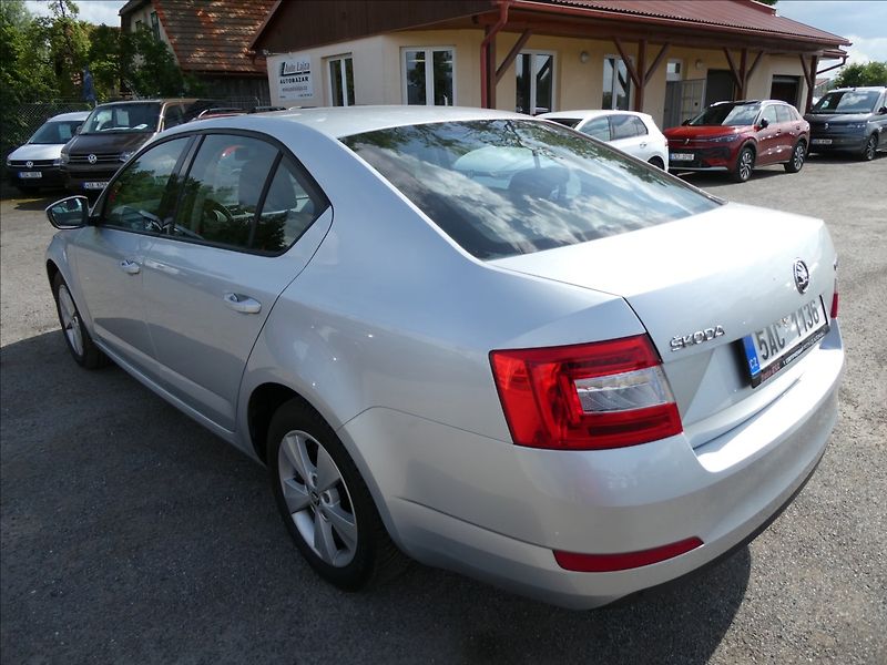 Škoda Octavia 1,6 TDI 81kW Style auto klima - fotka 7 z 35