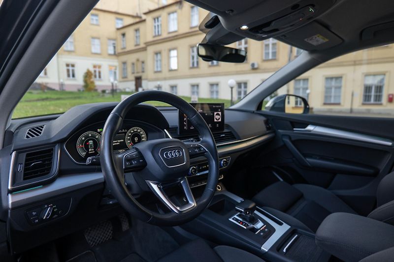Audi Q5 40TDI quattro Matrix Cockpit - fotka 16 z 39