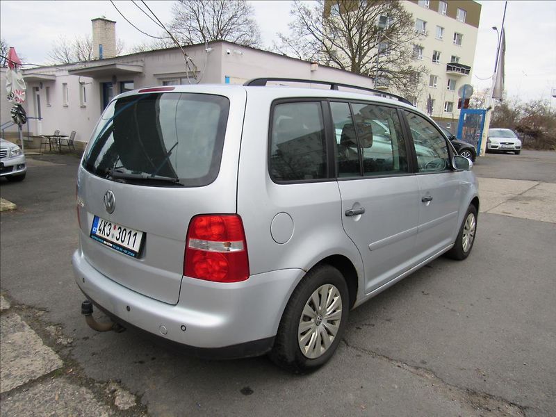 Volkswagen Touran 1,6 MPi 75kW - fotka 6 z 25