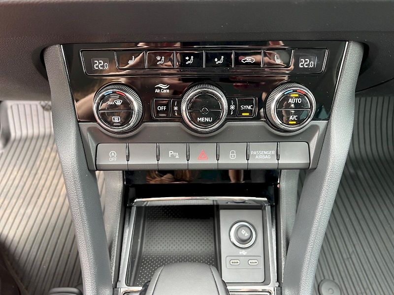 Škoda Karoq (2025) SELECTION 1.5 TSI DSG - fotka 17 z 30