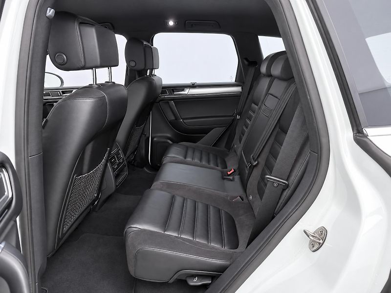 Volkswagen Touareg 3,0 TDI V6 193kW R-Line CZ - fotka 12 z 29