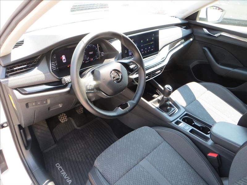 Škoda Octavia 2,0 TDI Style ČR - fotka 13 z 26