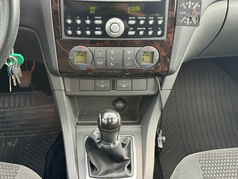 Ford Focus (2007) Ghia 2.0i 107kW - fotka 20 z 30