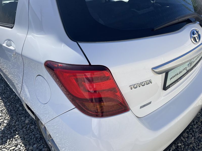 Toyota Yaris 1.5i 16v HYBRID 142TKM TOP 1A! - fotka 35 z 169