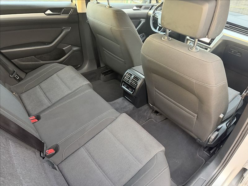 Volkswagen Passat 2.0 TDI Comfortline - fotka 21 z 21