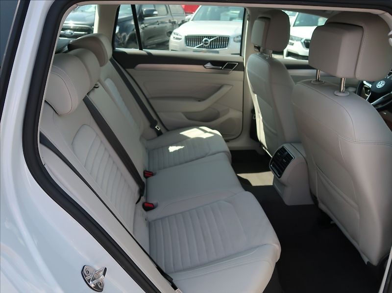 Volkswagen Passat 2,0 TDi,110kW,1majČR,Elegance - fotka 19 z 24