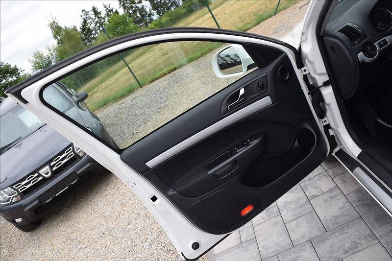 Škoda Octavia 1,2 TSI 77KW 2XKOLA XENONY - fotka 27 z 43