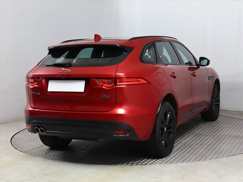 Jaguar F-Pace (2017) 20d AWD, 4X4, Automat - fotka 5 z 22