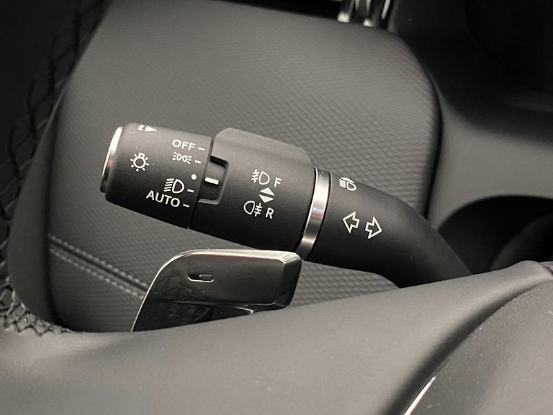Land Rover Discovery Sport D200 DYNAMIC SE REZERVACE - fotka 26 z 53