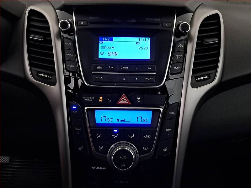 Hyundai i30 (2015) Weekend 1.6 GDI, Serv.kniha - fotka 12 z 19