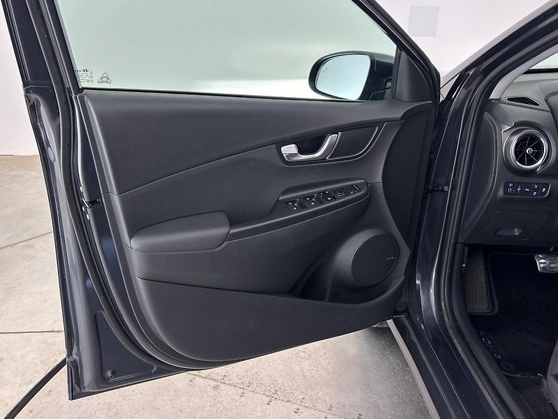 Hyundai Kona 64kWh - fotka 13 z 27