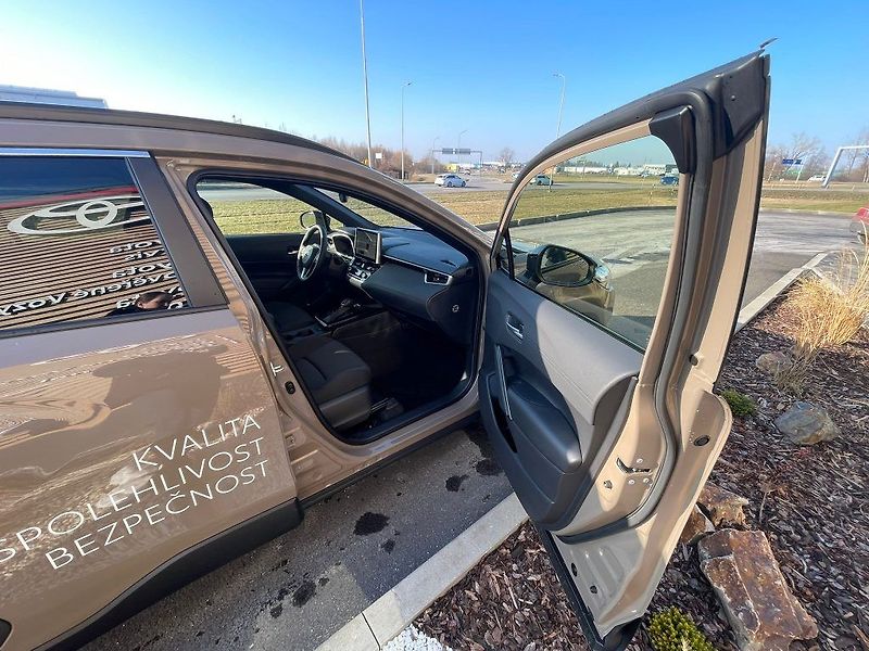 Toyota Corolla Cross 1.8 Hybrid 140 HP STYLE - fotka 27 z 30