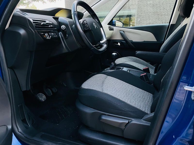 Citroën Grand C4 Picasso 2.0HDi MANUÁL 7MÍST SENZORY - fotka 28 z 46