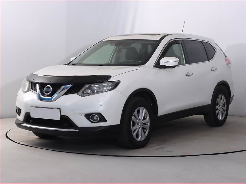 Nissan X-Trail (2015) Tekna 1.6 dCi, 7 míst - fotka 2 z 23