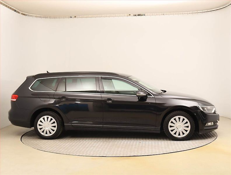 Volkswagen Passat (2015) 2.0 TDI, Navi, Tempomat - fotka 6 z 22