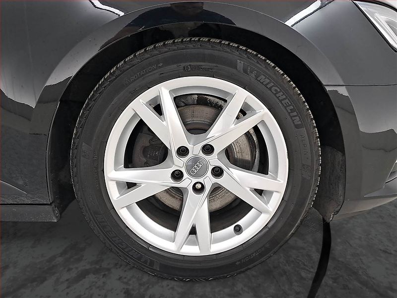 Audi A4 (2016) 2.0 TDI, Tempomat - fotka 15 z 23