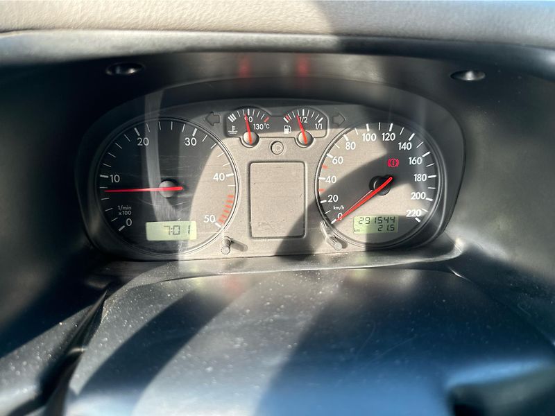 Volkswagen Transporter A 2.5TDI 65KW 7MÍST - fotka 12 z 17