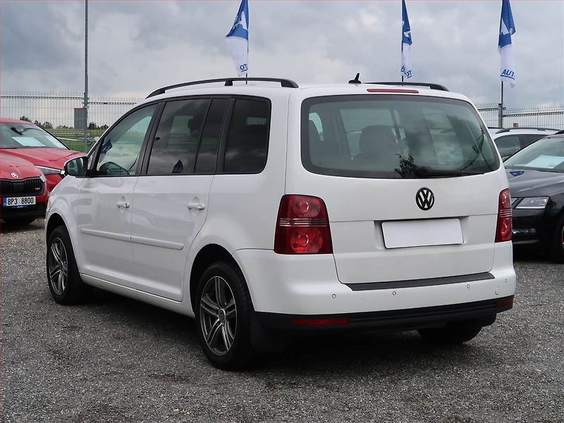 Volkswagen Touran (2010) 1.4 TSI, Automat, 7 míst - fotka 4 z 20