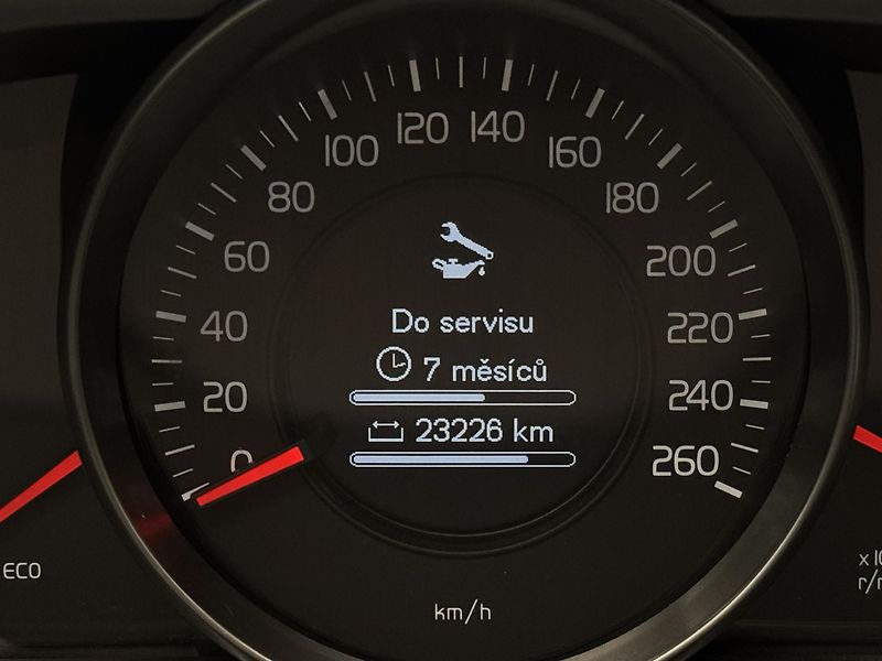 Volvo V40 T2 MOMENTUM AUT  - fotka 39 z 41