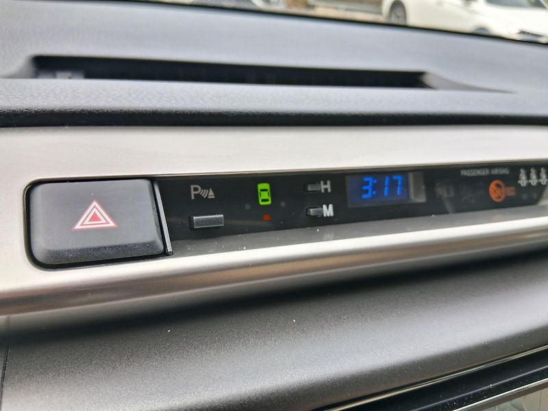 Toyota RAV4 PREMIUM 2.2 D-CAT 4x4 110 kW - fotka 29 z 32