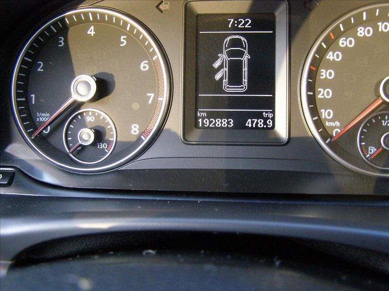 Volkswagen Touran 1,2   77KW REZERVACE - fotka 35 z 39