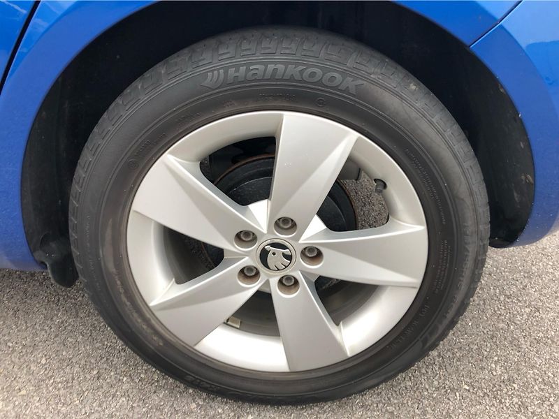 Škoda Fabia 1.2 HTP AMBITION - fotka 14 z 27