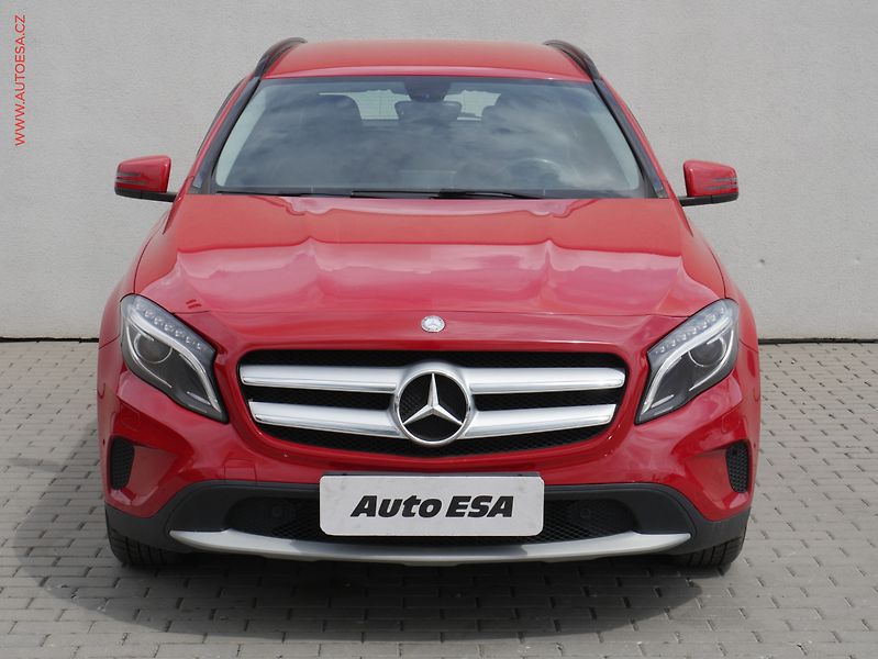Mercedes-Benz GLA (2014) 2.0i 250  4Matic, ČR, AT - fotka 2 z 18