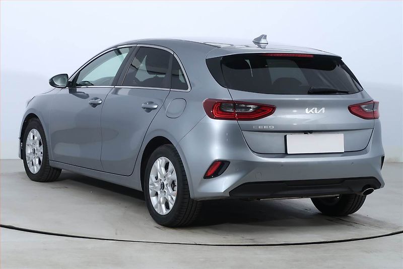 Kia Ceed (2021) 1.5 T-GDI - fotka 4 z 21
