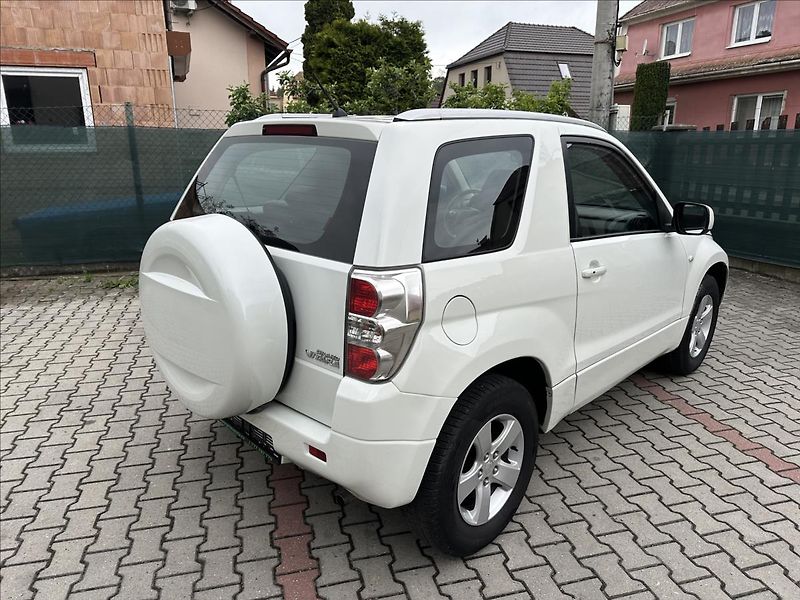 Suzuki Grand Vitara 1,6 4x4 - fotka 3 z 18