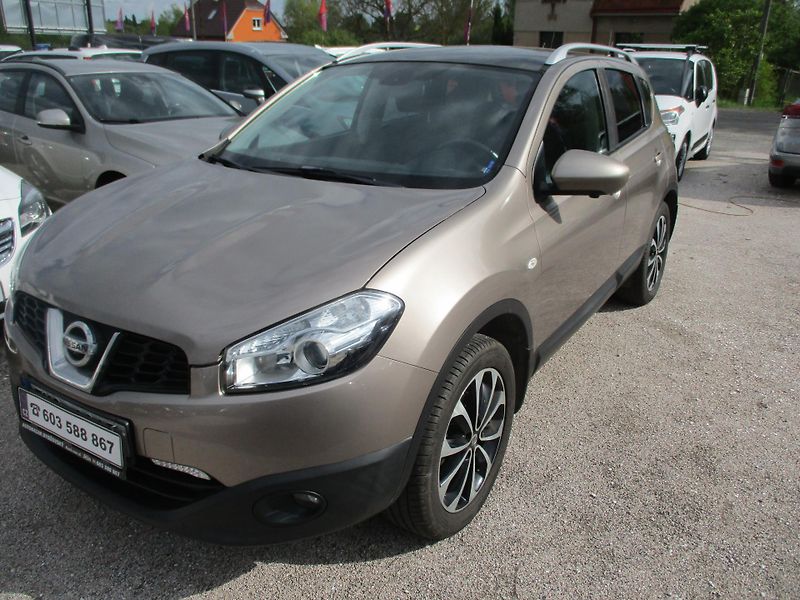 Nissan Qashqai (2013) 1,6i - fotka 2 z 11