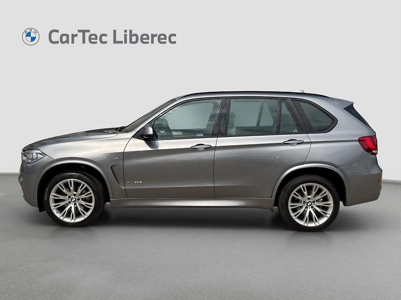 BMW X5 xDrive30d - fotka 5 z 21