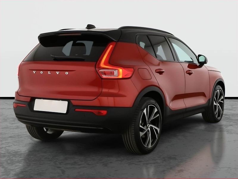Volvo XC40 (2021) B4 AWD - fotka 5 z 20