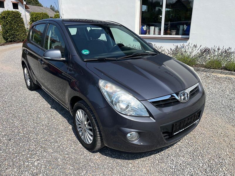 Hyundai i20 (2012) 1.2 i 57 Kw Velmi pěkný - fotka 1 z 20