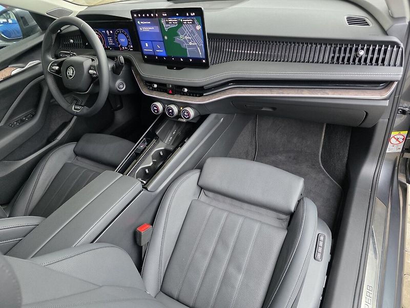 Škoda Superb Combi DSG 4M 2,0TDi 142kW L&K - fotka 24 z 28