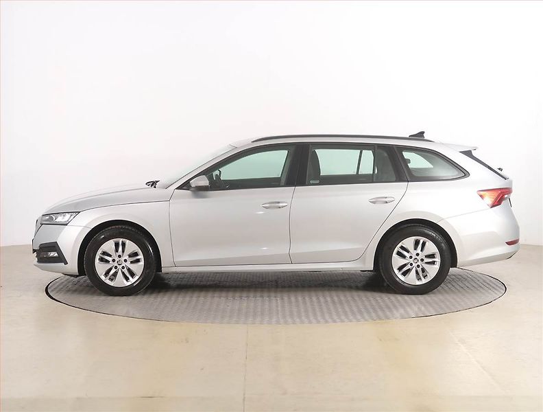 Škoda Octavia (2022) Ambition 2.0 TDI, Serv.kniha - fotka 3 z 18