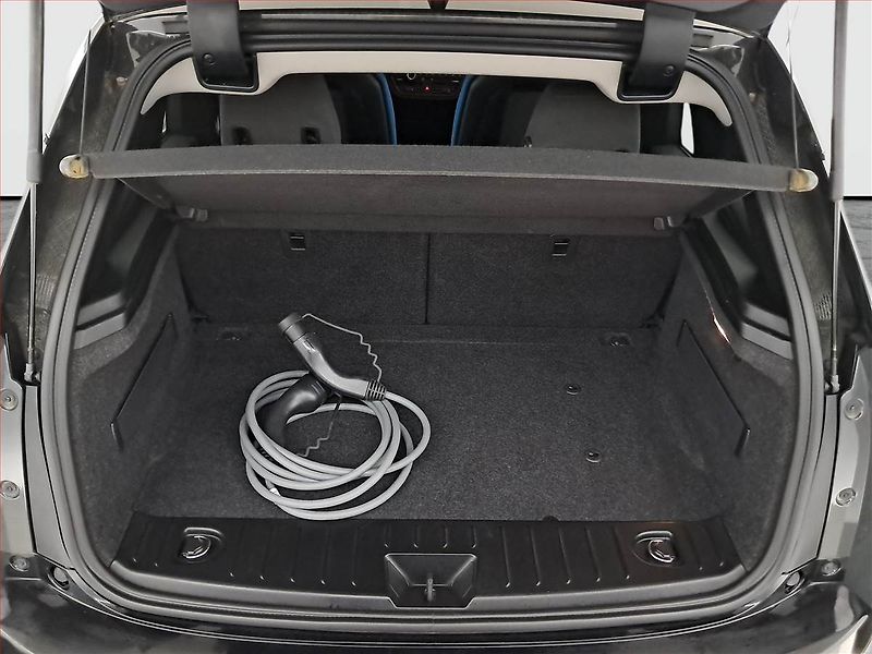 BMW i3 (2014) 60Ah BEV, SoH 79%, Automat - fotka 14 z 16
