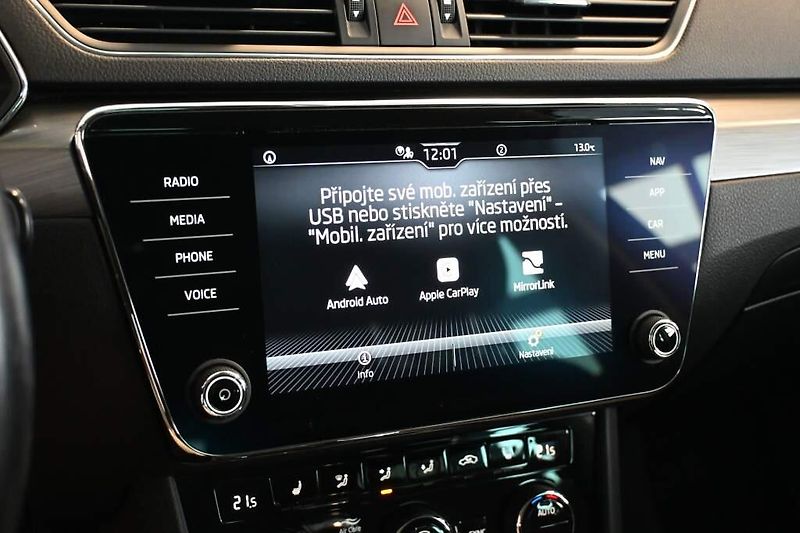Škoda Superb (2023) 2.0 DSG Matrix LED STYLE ACC V - fotka 14 z 36