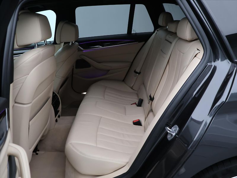 BMW Řada 5 3,0 540d 235kW xDrive M DPH - fotka 15 z 36