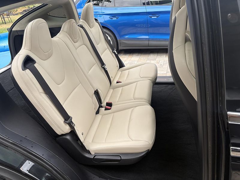 Tesla Model X (2018) 100D, MCU2, tazne,5mist - fotka 13 z 20