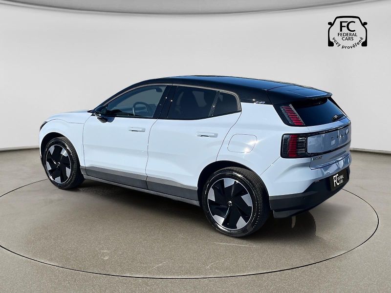 Volvo EX30 AWD PLUS Twin // REZERVACE - fotka 3 z 39