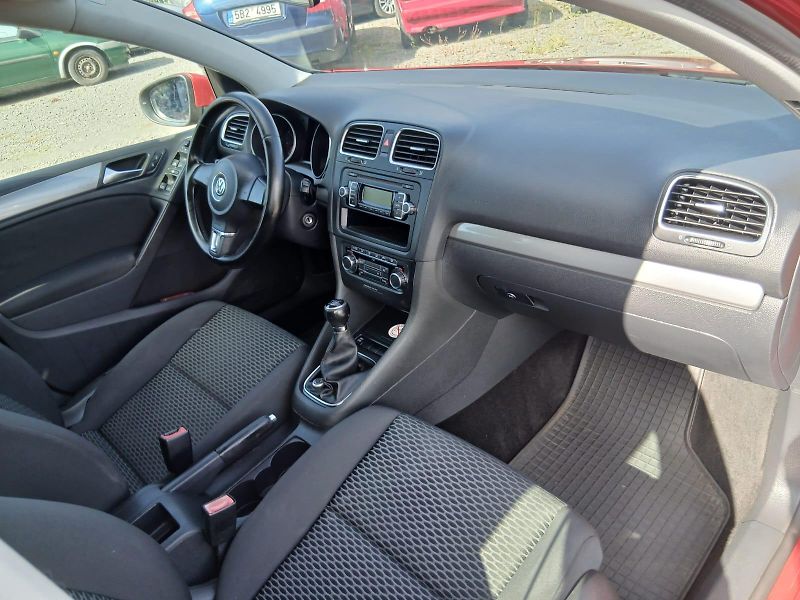 Volkswagen Golf 6, 1.4i, 59kw, alu - fotka 31 z 37