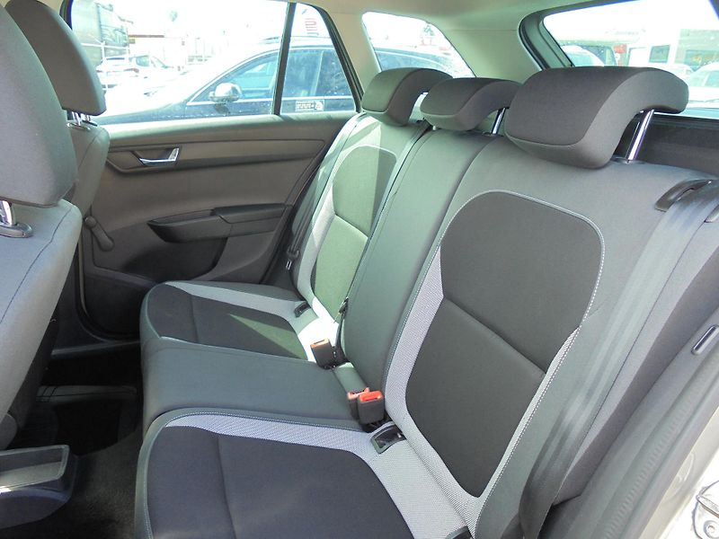 Škoda Fabia (2015) 1.2 TSI- 81kW- KLIMA- ALU KOLA - fotka 12 z 12