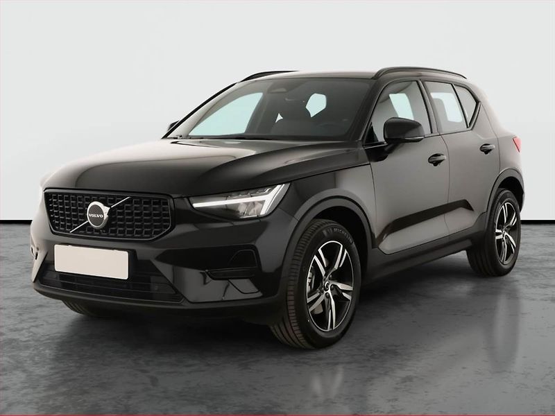 Volvo XC40 (2026) B3 - fotka 2 z 22