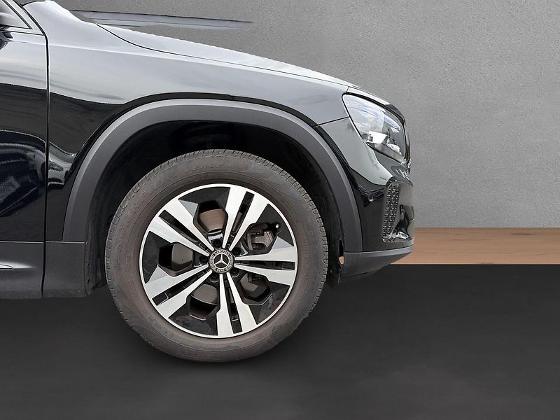 Mercedes-Benz GLB 200d 4MATIC - fotka 15 z 17