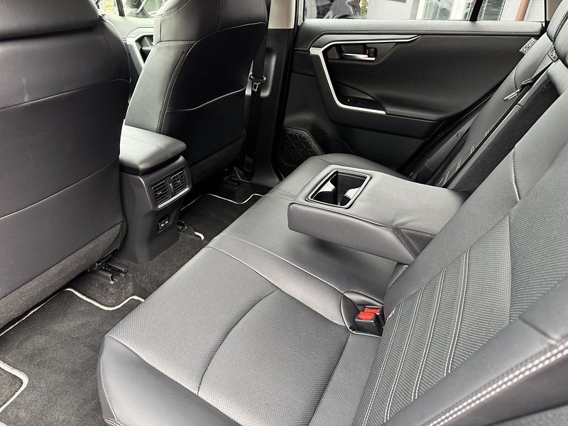 Toyota RAV4 (2023) 2.5HSD 4WD Hybrid Executive - fotka 24 z 49