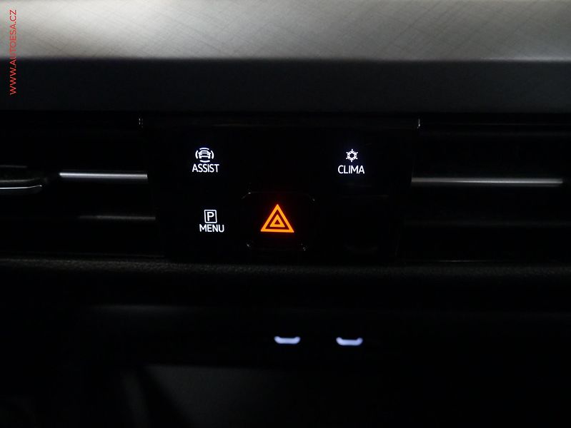 Volkswagen Golf (2020) 1.5TSi, LED, navi - fotka 14 z 15