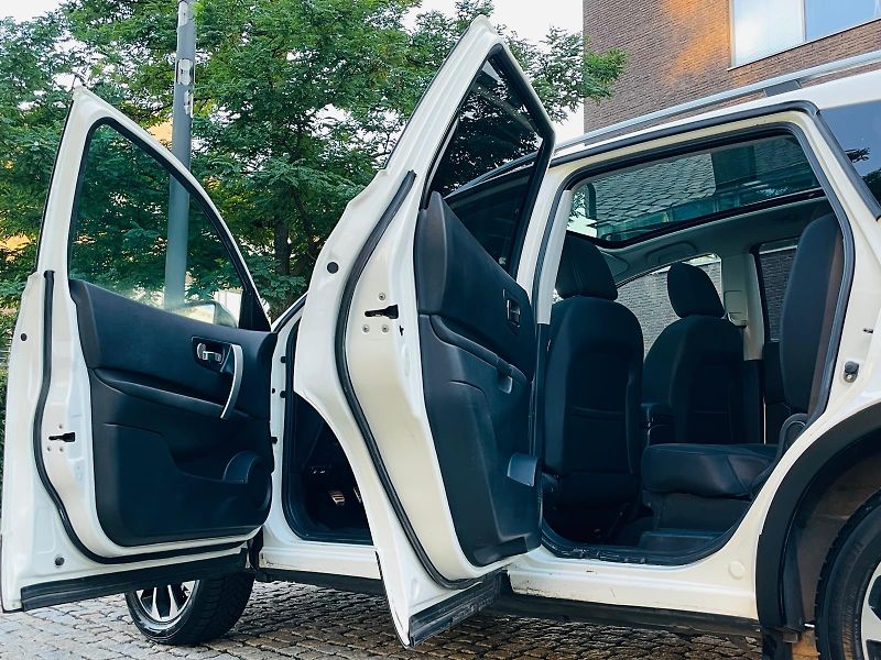 Nissan Qashqai 2.0i KAMERA TAŽNÉ SERVISKA 7M - fotka 25 z 45