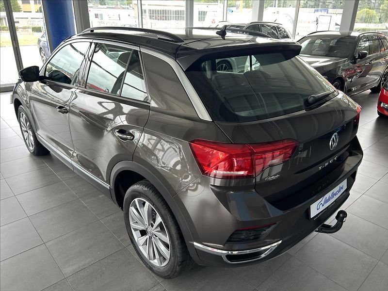 Volkswagen T-Roc 1,5   TSI 110kW,STYLE,TAŽNÉ - fotka 4 z 28