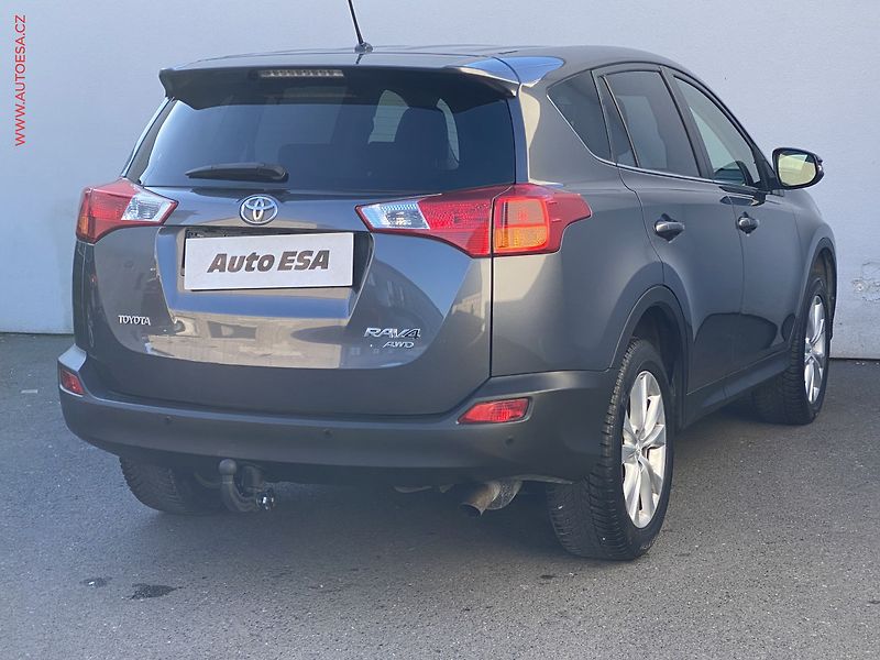 Toyota RAV4 (2013) 2.0 VVT-i AWD, Executive, AT - fotka 4 z 22