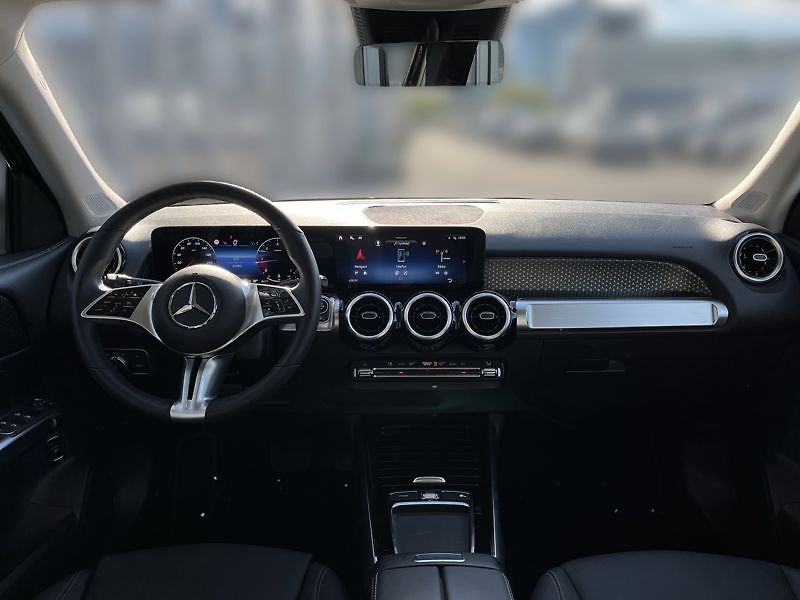 Mercedes-Benz GLB 200 d 4MATIC - fotka 14 z 18